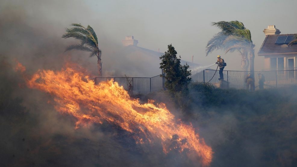 Image for story: California utility shuts off power in 19 counties as 'diablo' wind spikes risk of wildfire